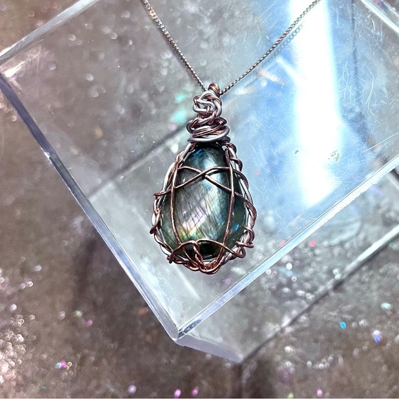 Mesmerizing Mixed Metal Rainbow Labradorite Necklace - Picture 8 of 12